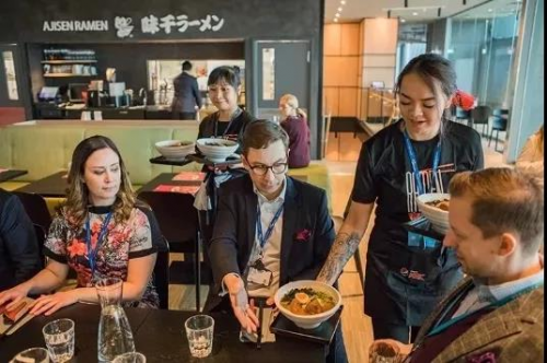 全球900家门店!味千拉面51年坚持大骨熬汤!