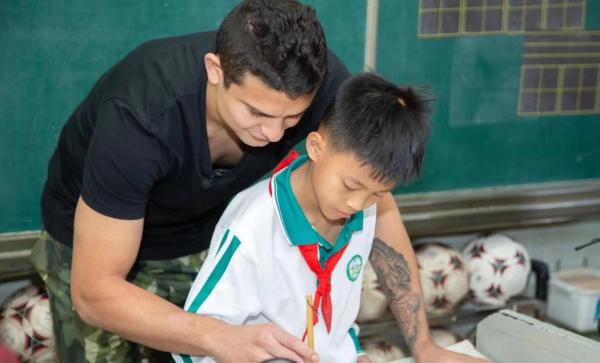 华帝携手艾克森支持中国青少年足球发展