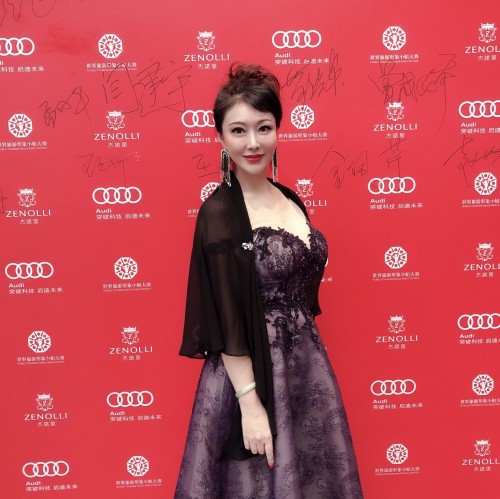 慈善大使郭金应邀为世界旅游形象小姐大赛颁奖