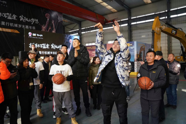 辽粤CBA焦点战精彩纷呈，卡特彼勒打造球迷活动助力全民篮球梦想