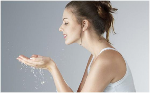 护肤第一步从洗脸开始，AOSO氨基酸洗面奶给肌肤更多呵护
