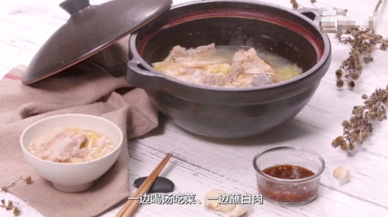 永不割舍的情怀！一口酸菜，温暖了东北人的整个冬天(和润酸奶美食资料)