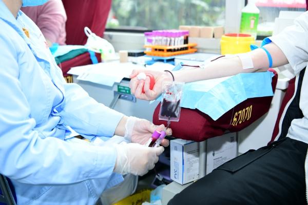 疫情当下，血库告急：北部妇产医院为爱献血，为生命接力