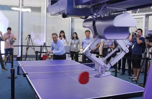 庞伯特乒乓球发球机器人M-ONE在线首发，创造体育新形态