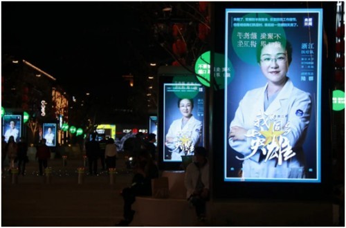 致敬医护人员，上海视摩户外一体机集体亮屏感动街头