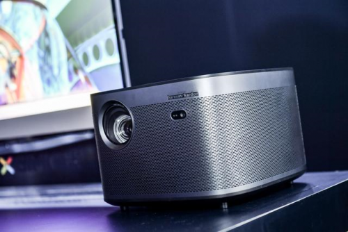 强大的产品力▲强大的产品力和优秀的美学设计 两条腿走路让极米再次登顶