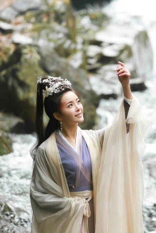 九州 《九州天空城之时光回转》开播，种丹妮演绎另类古装美学