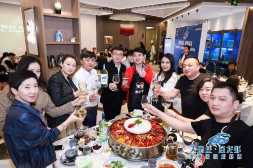 当小龙虾遇上“蓝龙虾 ” 澳洲天鹅庄重磅推出夏季大单品