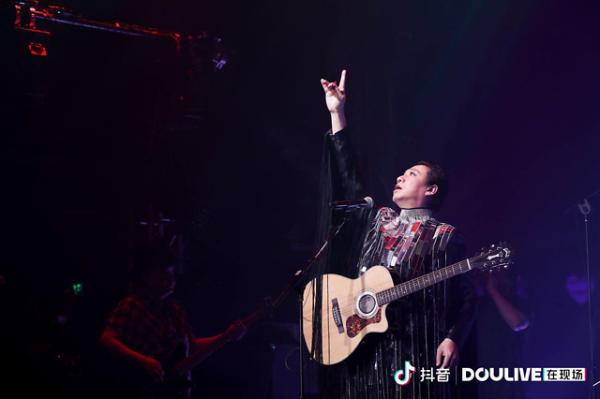 DOULive沙发音乐会全新专场即将上线！潘玮柏、吴青峰领衔“自由声长” ！
