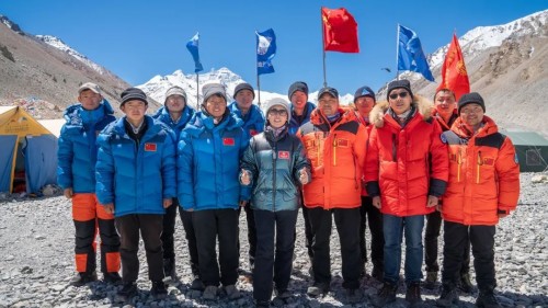 登顶！致敬中国力量，探路者专业户外装备全程助力珠峰测量