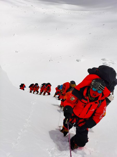 王茅助力国家登山队成功登顶珠峰