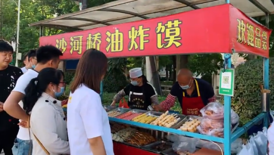 A站UP主长安一条柴，一人一犬探店美食