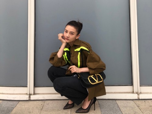 刘雯李佳琦超爱它！IT girl今年春夏的新宠奢侈品包包大V包美炸了！