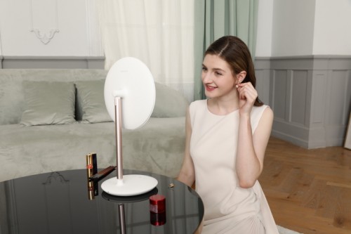 化妆界的新晋网红：斐色耐LED化妆镜，把日光“搬”进梳妆台！