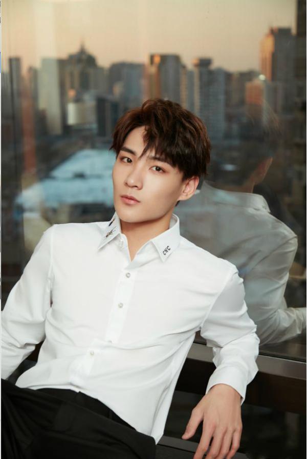 实力vocal李鑫一推荐的“鱼小姐”口红，到底是什么来头？