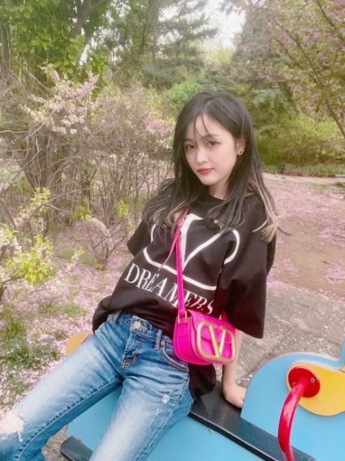 刘雯李佳琦超爱它！IT girl今年春夏的新宠奢侈品包包大V包美炸了！