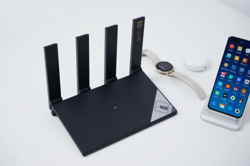 华为路由AX3 Pro上手体验：小白也能设置，轻轻一碰即联网