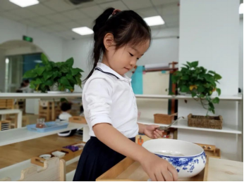 我的孩子在宁波赫德丨我总觉得，她在幼儿园的每一天都是闪闪发光的