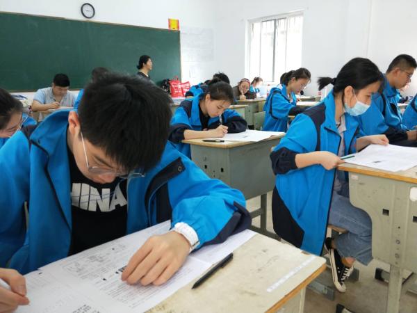 中考失利，选择职高还是民办高中，不少考生很迷茫，其实还可以在杭州中考复读
