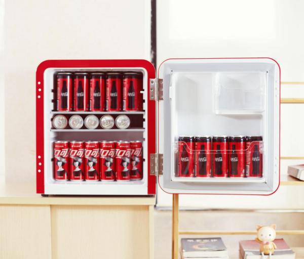 冰箱界的潮物！HCKx可口可乐联名款复古小冰箱成夏日新宠！