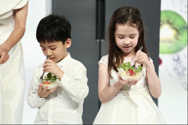 娇嫩 娇嫩果蔬守卫战 美的智能保鲜冰箱果润维C系列领“鲜”发声