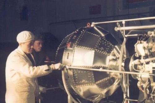 东方红 东方红航天生物带你走近迈向宇宙空间的第一步——东方红一号
