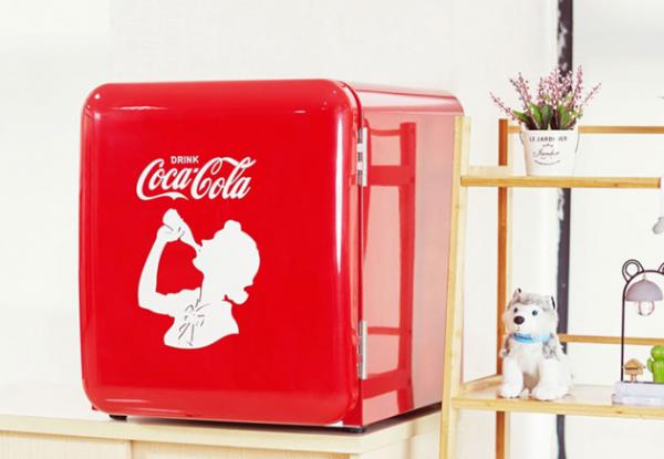 HCKx可口可乐联名新作！可乐女孩复古小冰箱即将上市！