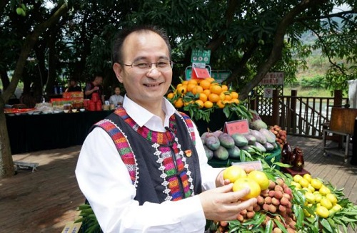 丰收中国万里行之云南新平丨这里种的水果，至少比别处多赚2成！凭啥？