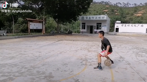 你为梦想拼搏的样子真帅！广东13岁独臂篮球少年抖音获赞百万