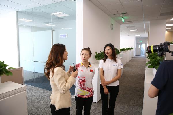 与冠军同行,为健康加油:奥运冠军何可欣带网友“云参观”USANA葆婴