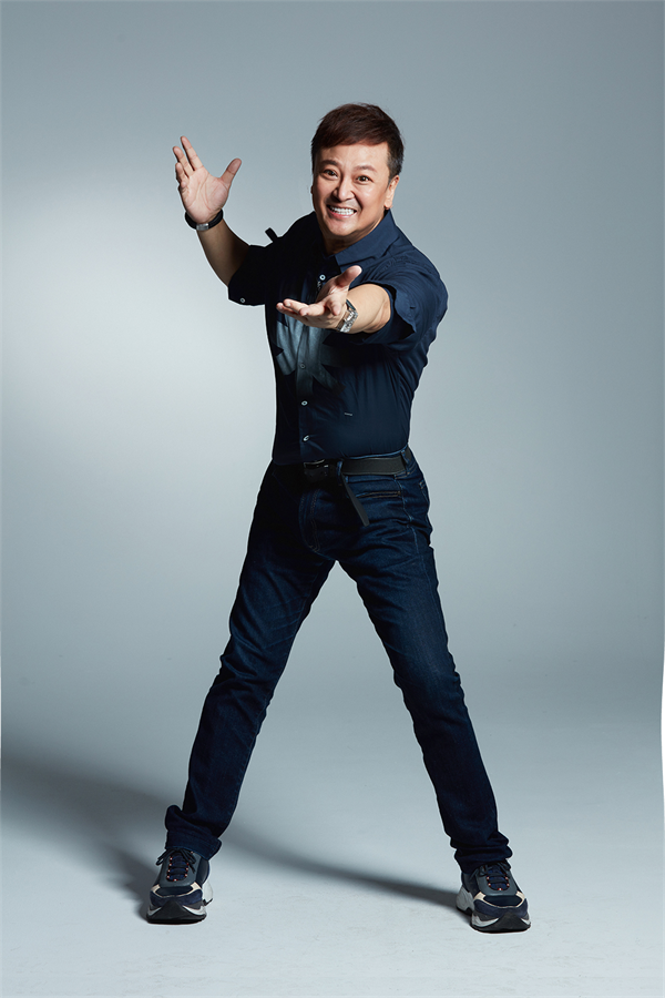 80年代巨星再现 歌手名洋温暖回归