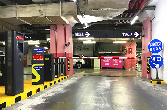 科拓无人收费方案亮相上海环球港，升级智慧停车新体验