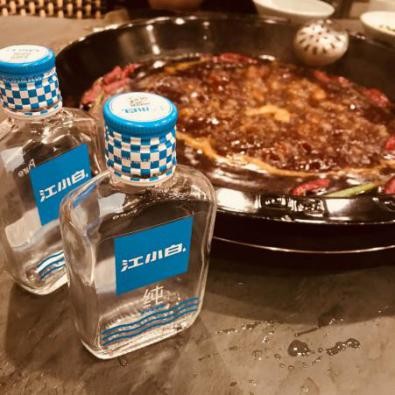 混饮挑战|混饮挑战刷屏抖音 为啥好多人都爱用江小白调酒喝？