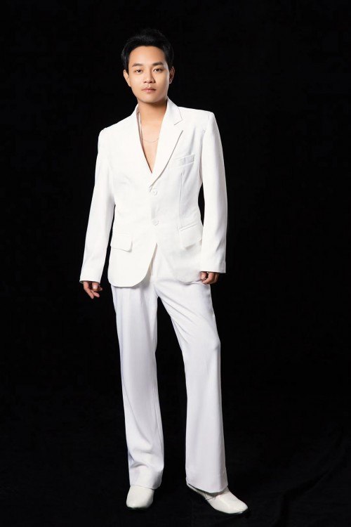 张家荣：作为张国荣模仿者，其实像不像其实并不重要