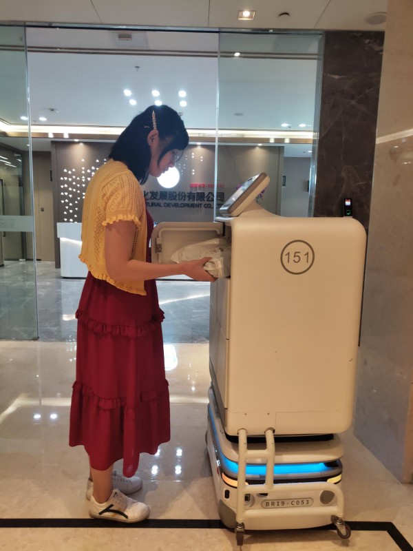 坎德拉科技机器人再增新落地点 人工智能助力城市智慧生活