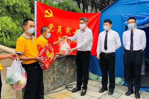 丰诚武汉战斗抗疫防汛一线，奔赴堤坝保卫家园