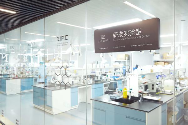 日本护肤研发专家成透真集团首席研发顾问，开启有效成分护肤新时代