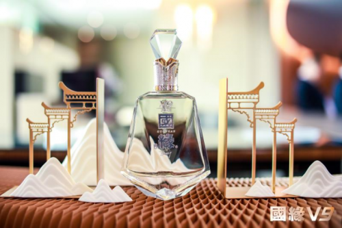 李响直播间秒变“云酒馆”，2000份国缘V9礼盒瞬间秒光