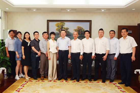 尔肯江·吐拉洪会见北京雪莲生物科技董事长陆允娟