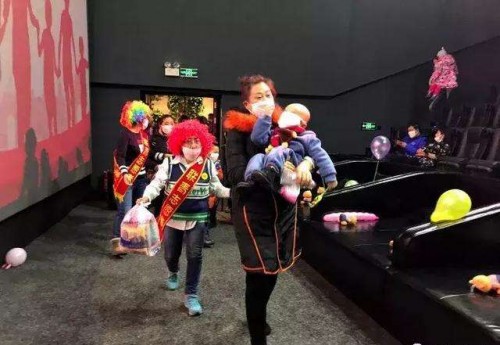 聚美街电|聚美街电“续电”、美团线上购票……电影院终于“复活”了！