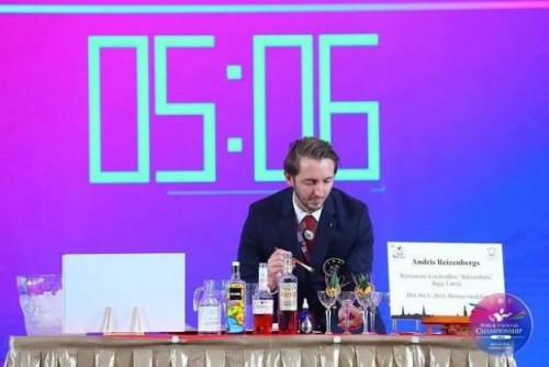 混饮挑战|混饮挑战刷屏抖音 为啥好多人都爱用江小白调酒喝？