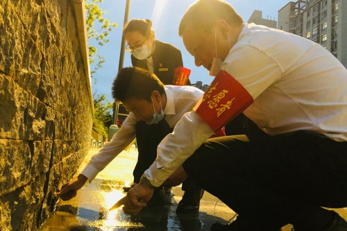 丰诚武汉战斗抗疫防汛一线，奔赴堤坝保卫家园