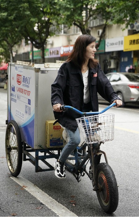 光明乳业|光明乳业职工故事：暖心送奶员将失物送上门，失主方得知丢了皮夹