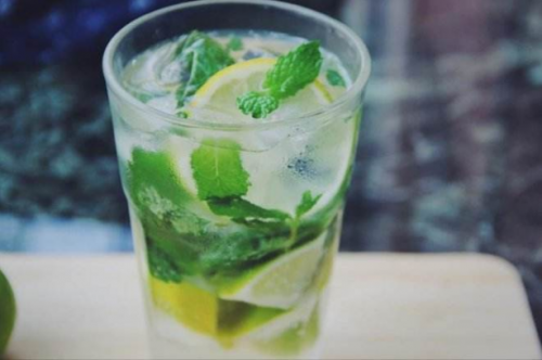 混饮挑战|混饮挑战刷屏抖音 为啥好多人都爱用江小白调酒喝？