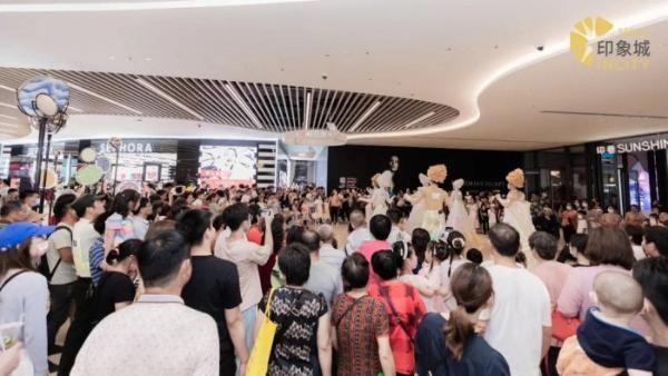 AI赋能 上海最大购物中心“变形记”