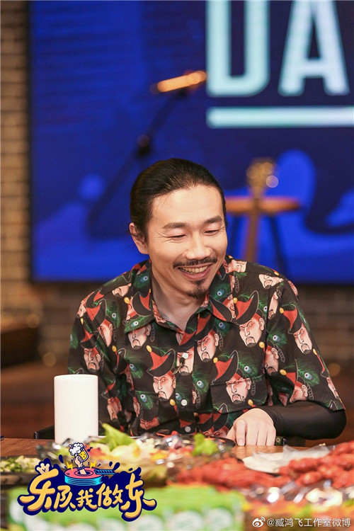 臧鸿飞主持《乐队我做东2》 幽默专业被誉“滚圈黄页”
