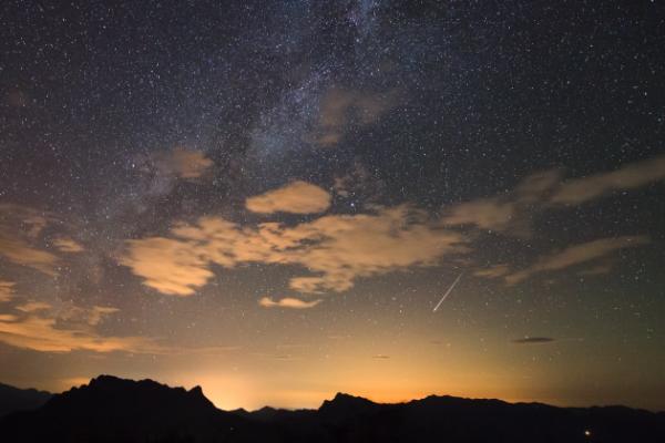 英仙座流星雨来袭，教你如何拍出绚丽的流星雨大片
