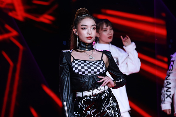 华纳音乐说唱天后VaVa毛衍七首登央视演绎《我的新衣》