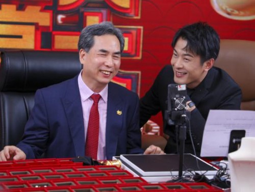 周大生创新消费模式，“直播带货+”进入下半场