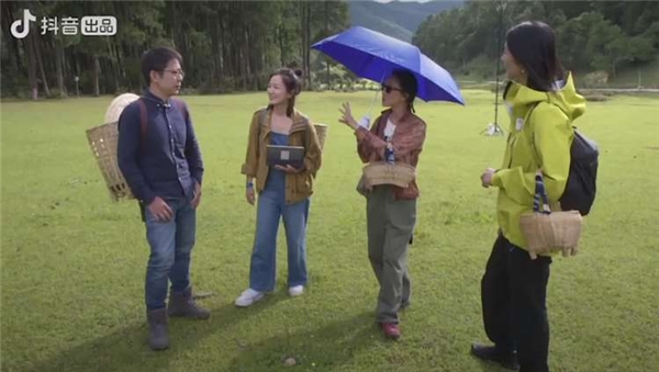 ​刘雯做客《很高兴认识你》，在线寻找云南山野食材